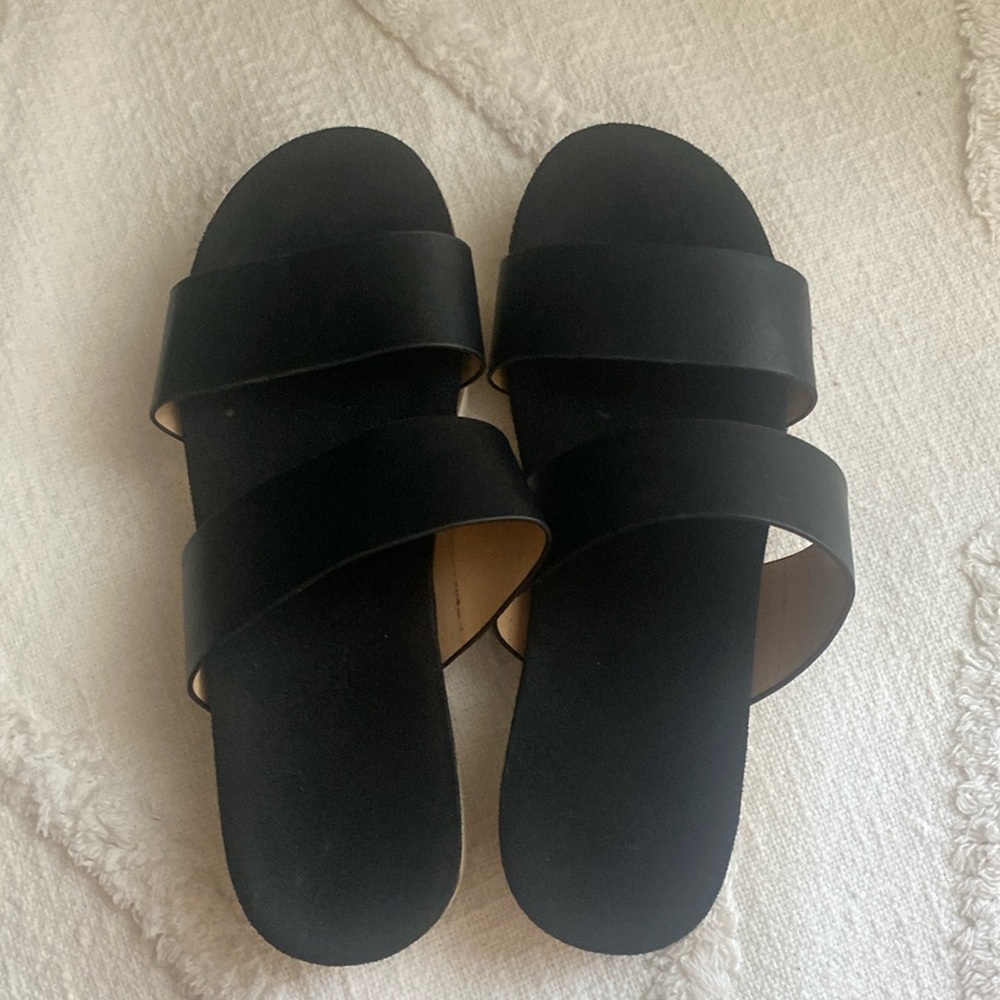 Soft Dylanne size 7.5 flip-flops